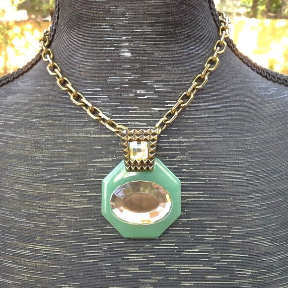 Just unique synthetic jade necklace - Picture 2 of 2